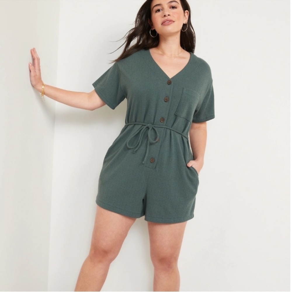 NWT Old Navy Textured-Knit Utility Short-Sleeve Romper -- 3.5-inch inseam